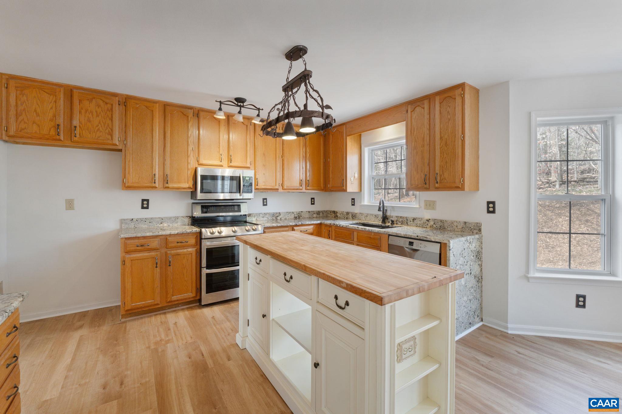 1216 RAINTREE DR