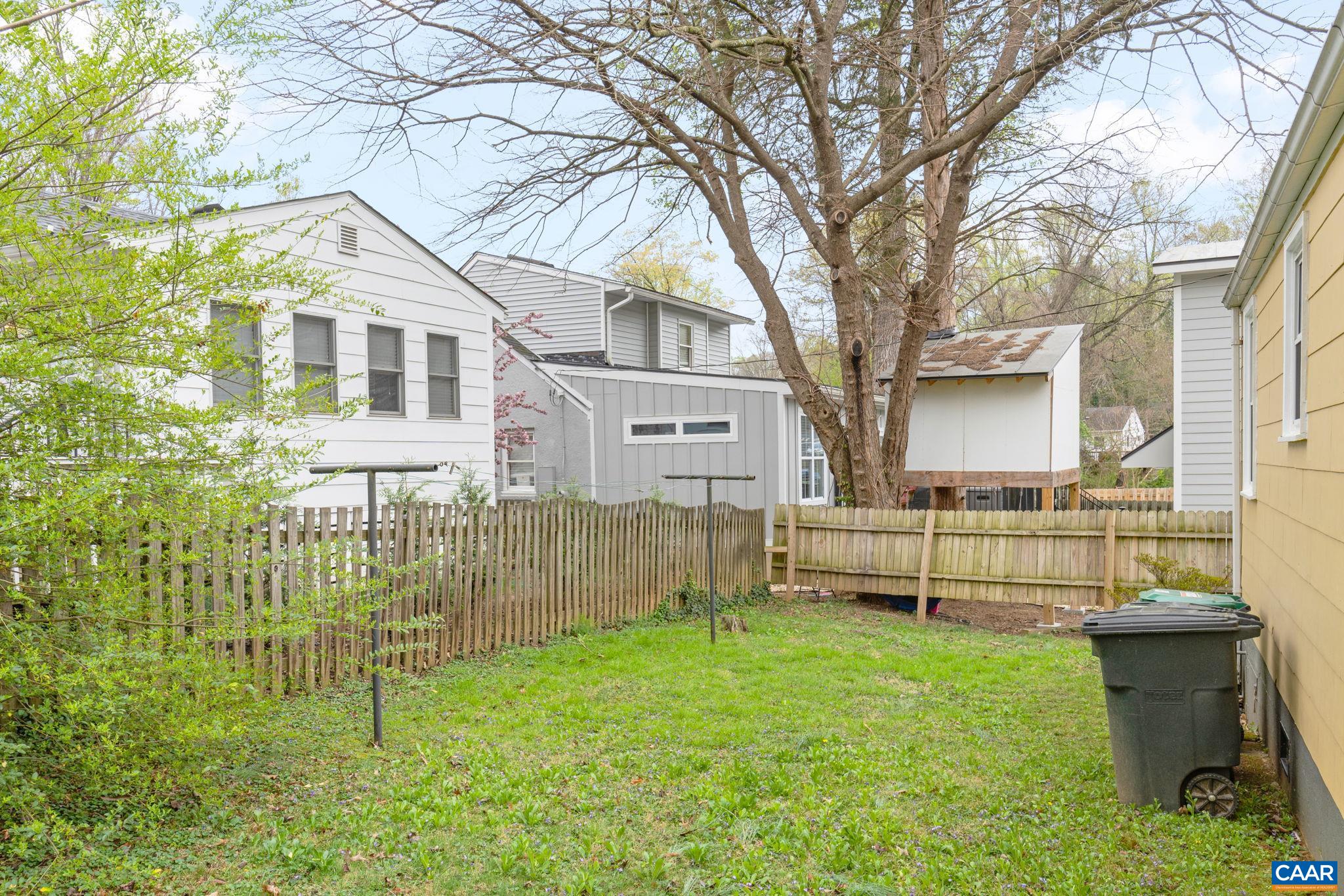 1638 MULBERRY AVE