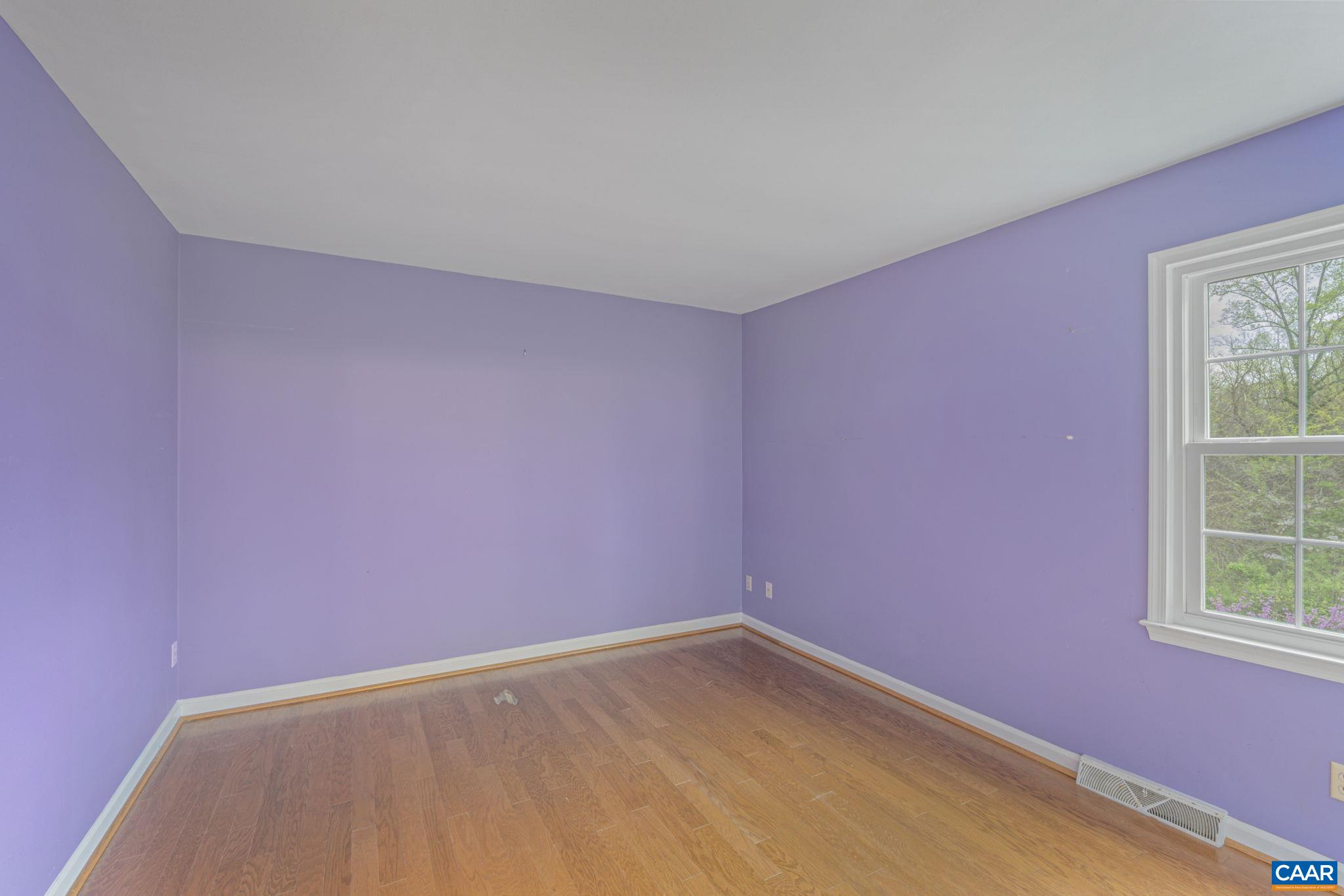 935 HUNTWOOD LN