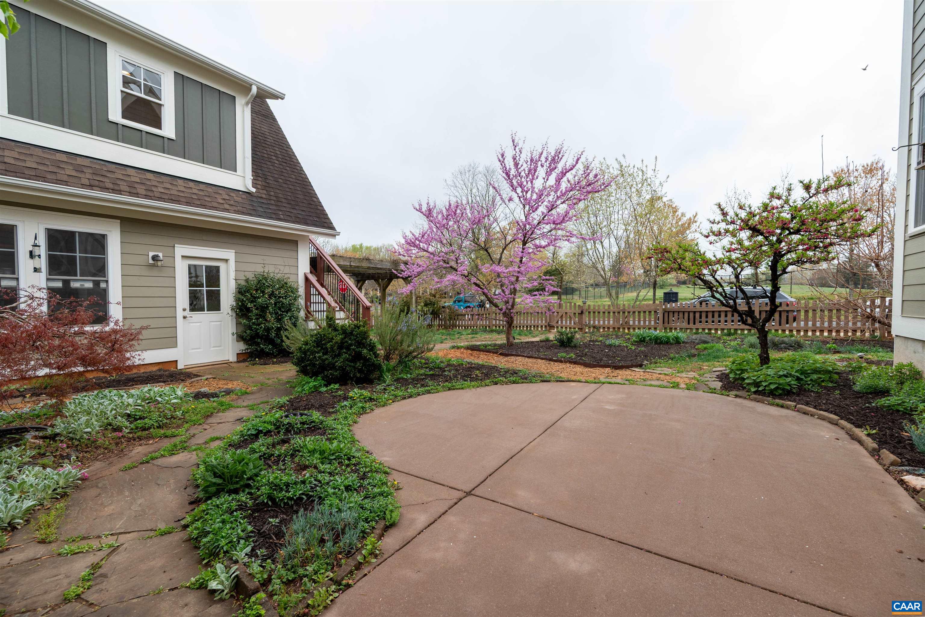 658 TYREE LN