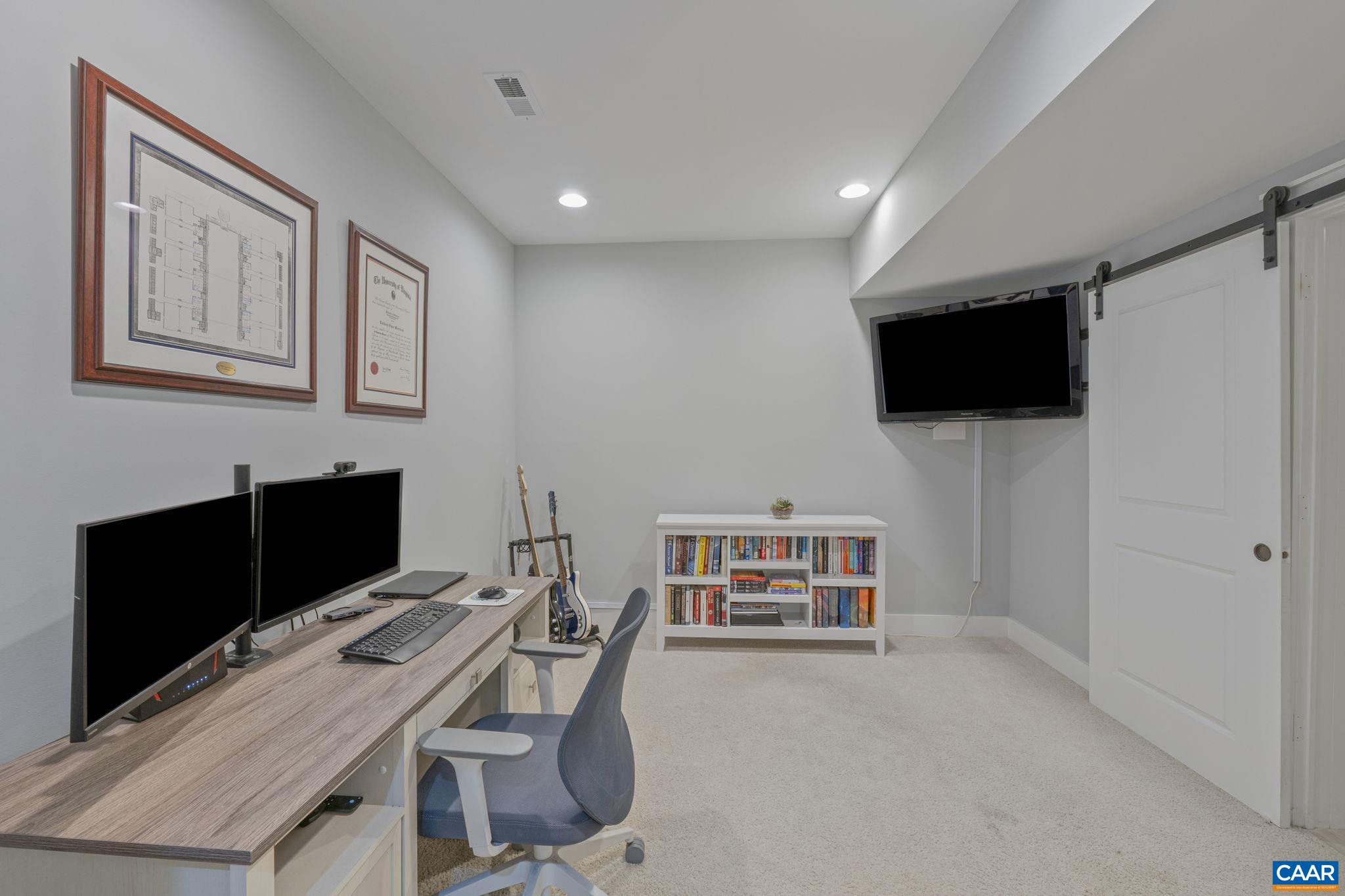 1100 SAINT CHARLES CT