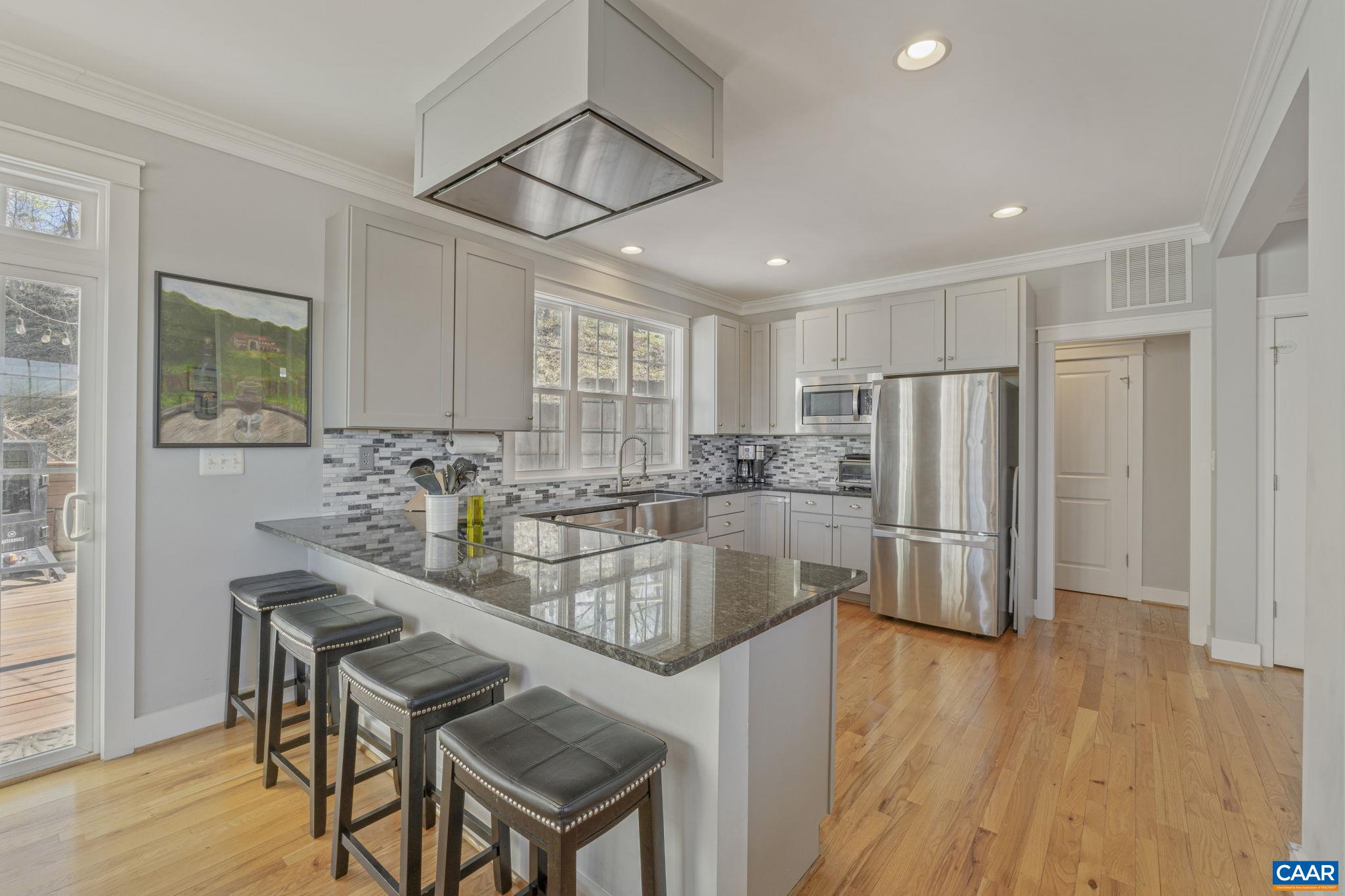 1100 SAINT CHARLES CT