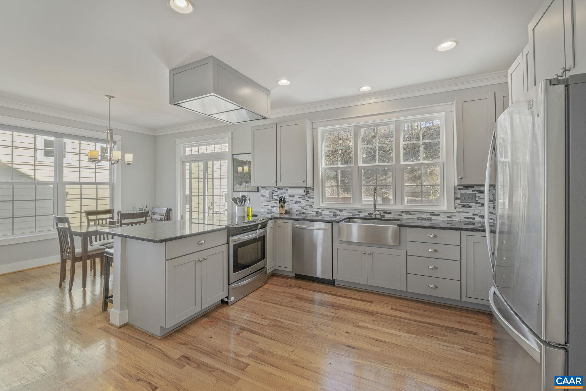 1100 SAINT CHARLES CT
