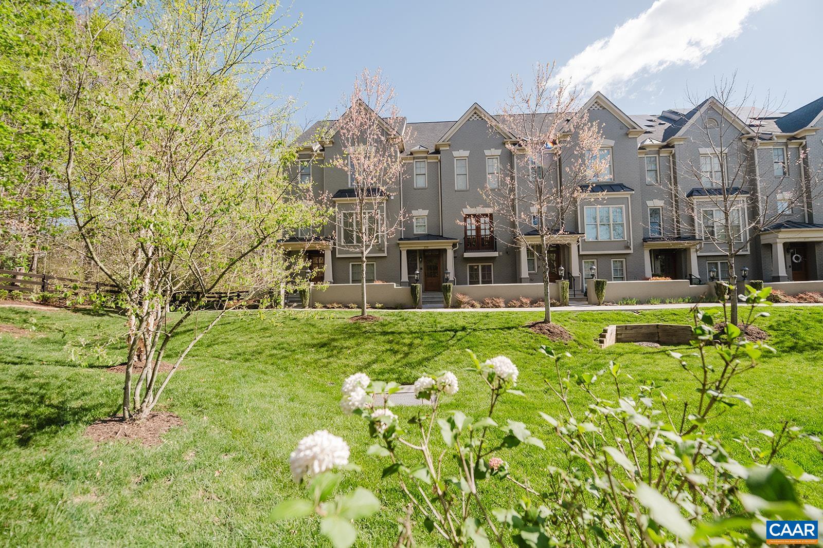2781 TOWN MEWS LN
