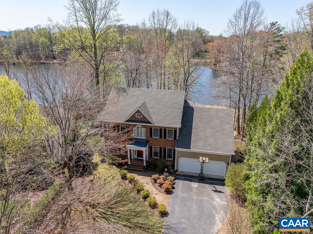 2976 COVE TRCE