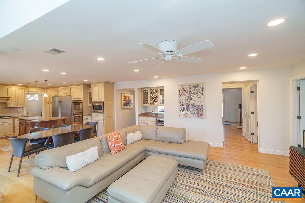 2976 COVE TRCE