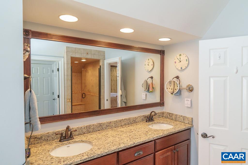 2976 COVE TRCE