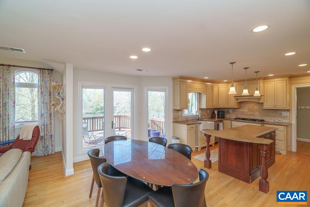 2976 COVE TRCE