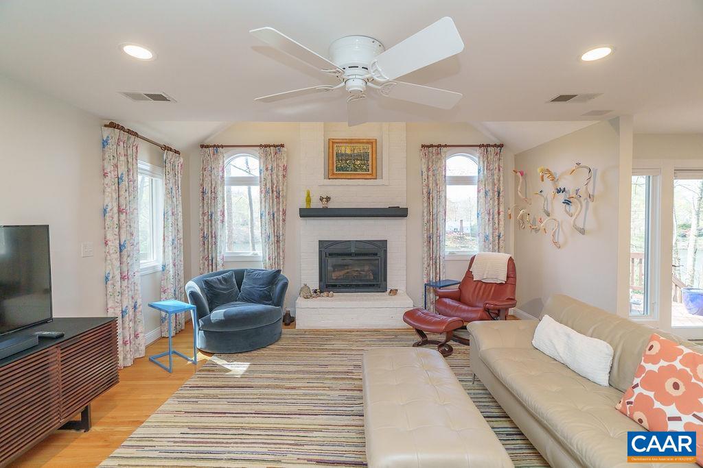 2976 COVE TRCE