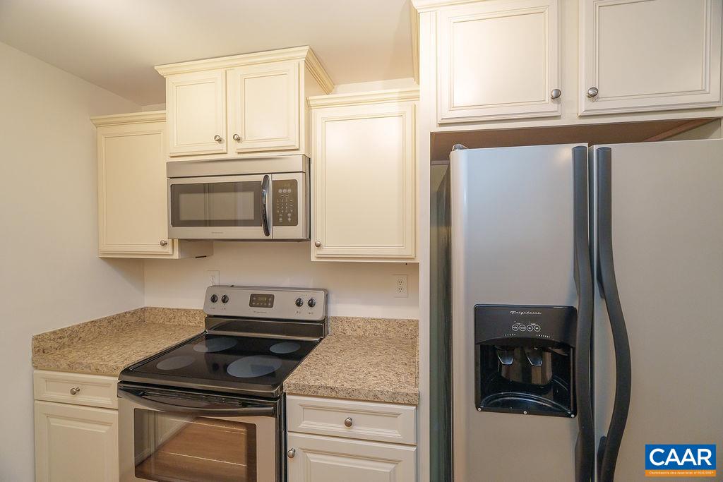2976 COVE TRCE