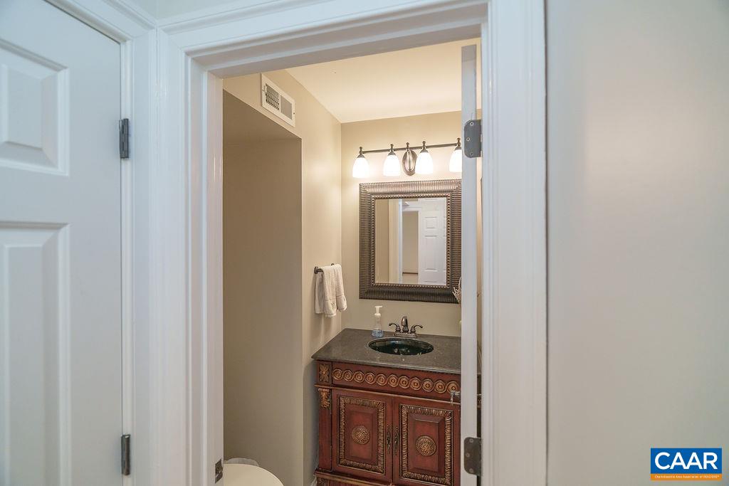 2976 COVE TRCE