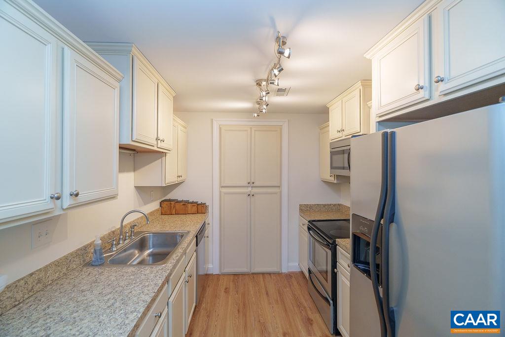 2976 COVE TRCE