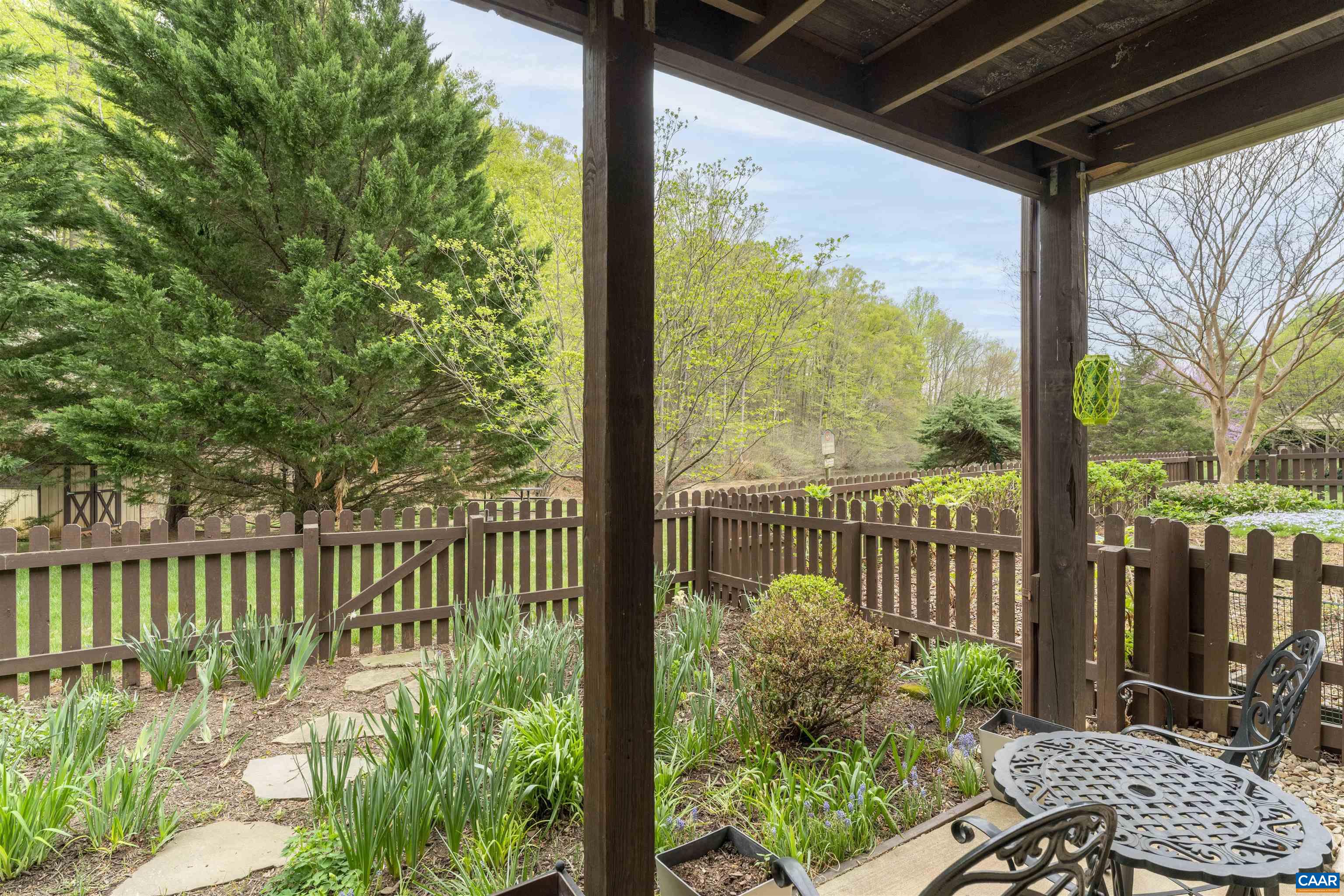 1303 BRANCHLANDS DR