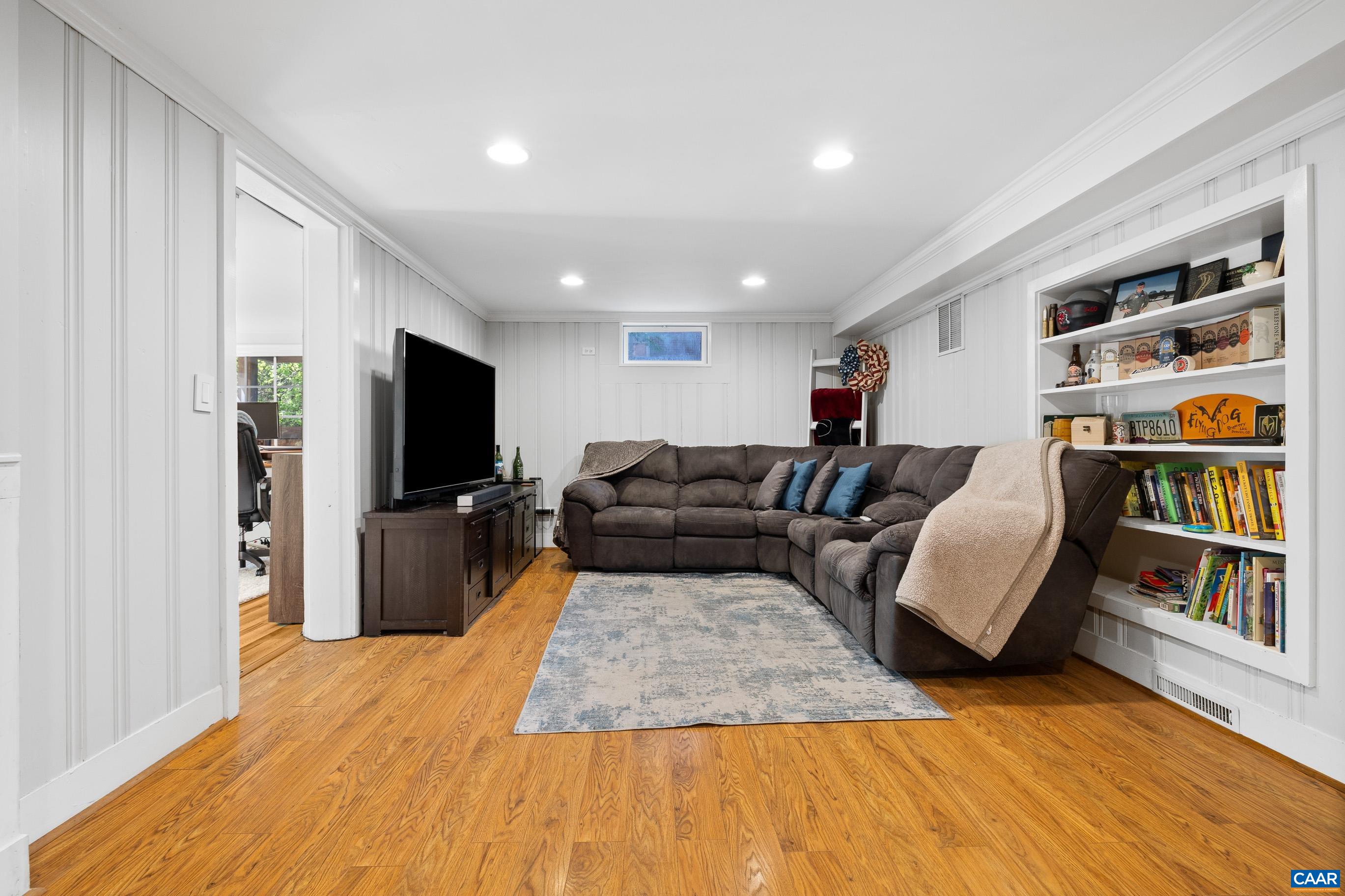 2226 BANBURY ST
