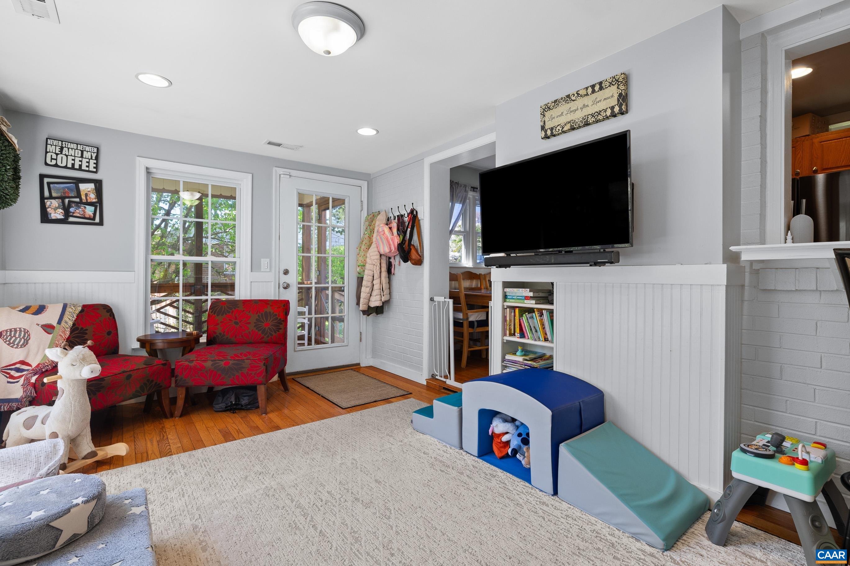 2226 BANBURY ST