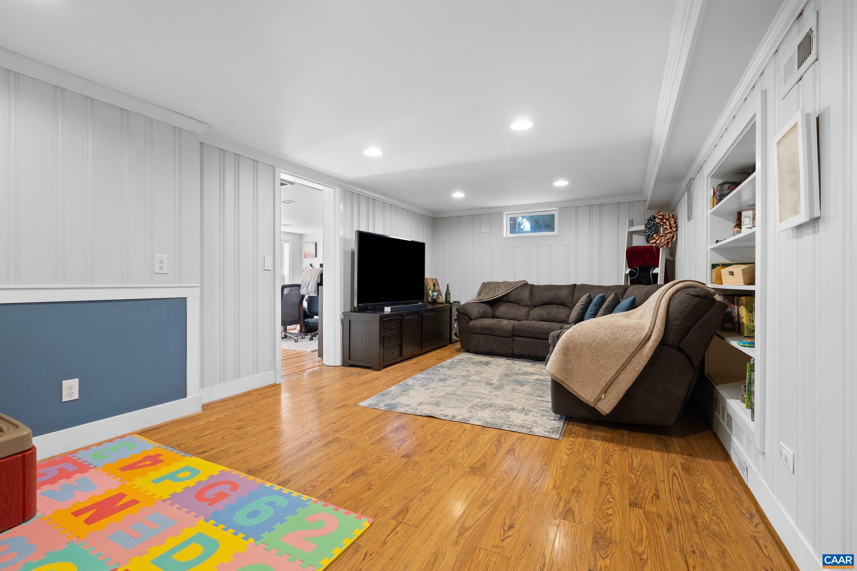 2226 BANBURY ST