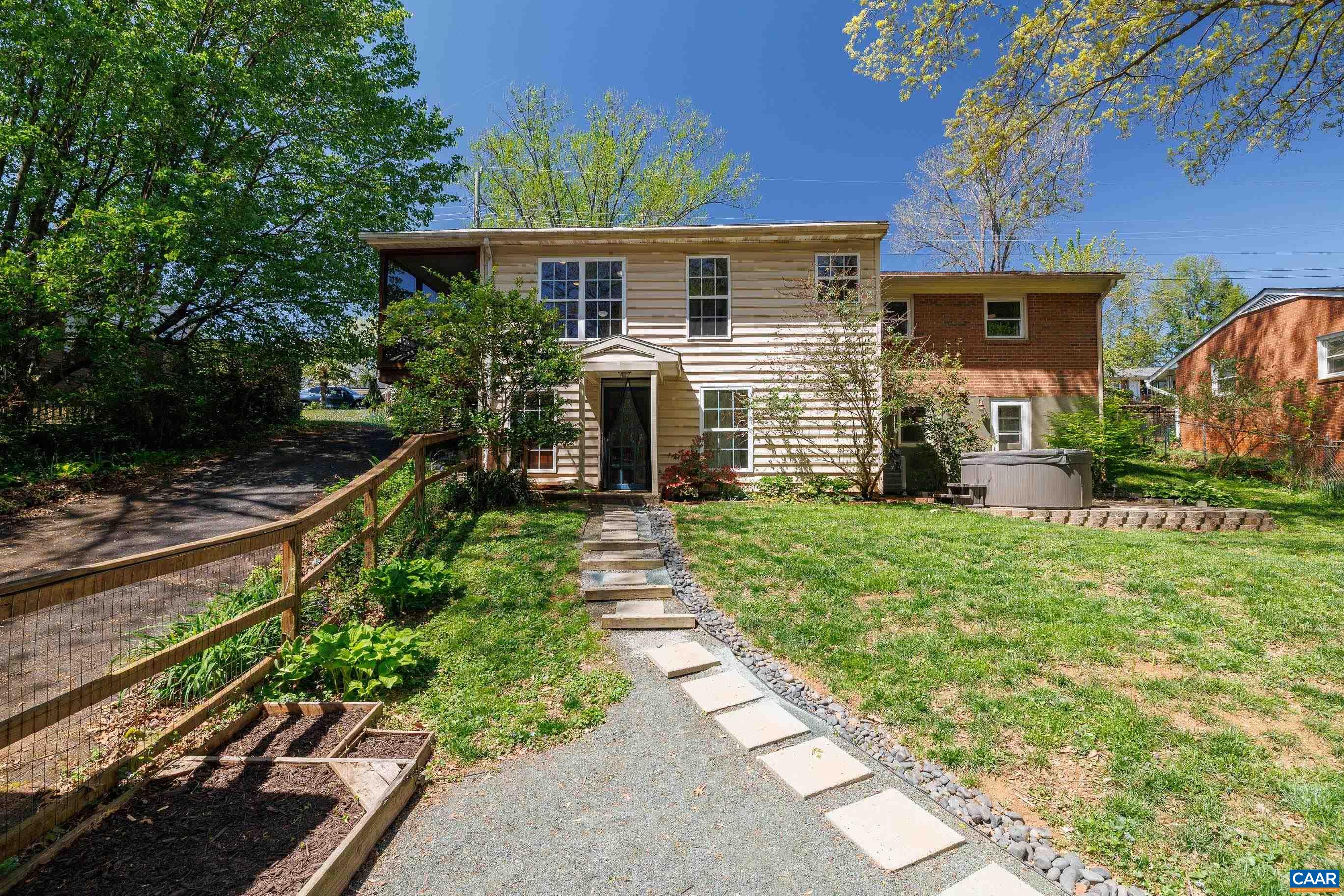 2226 BANBURY ST
