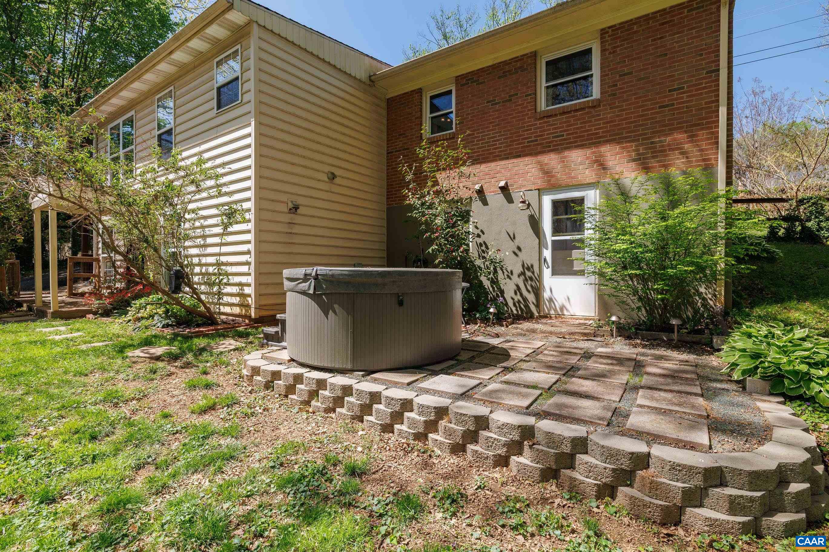 2226 BANBURY ST
