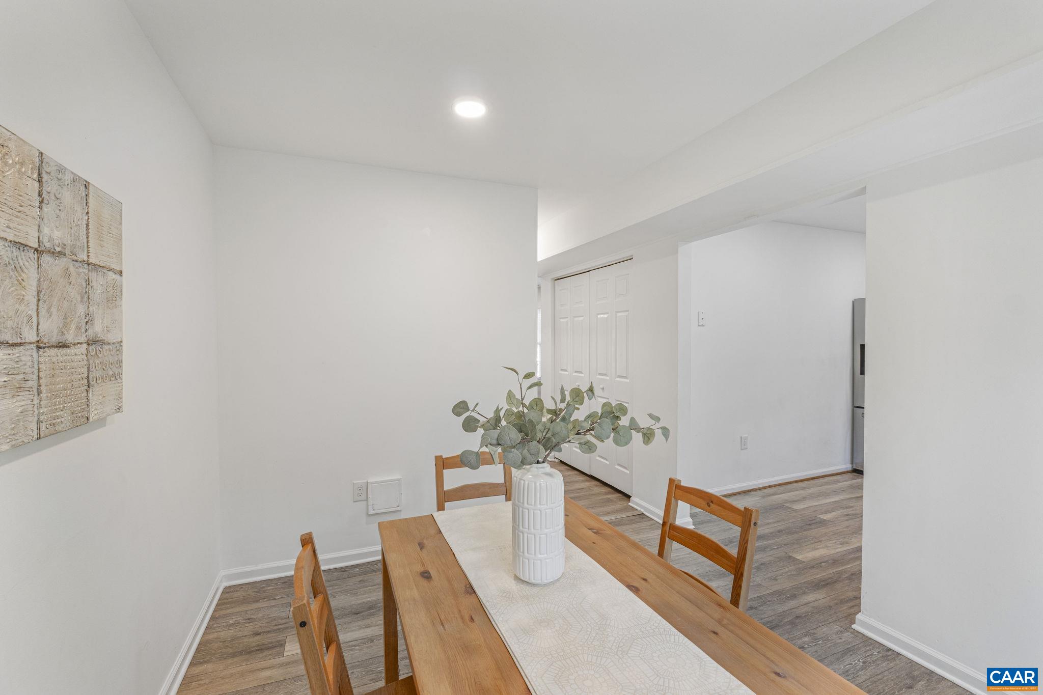 992 TOWNE LN