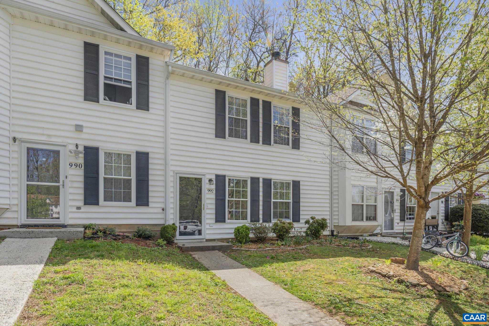 992 TOWNE LN
