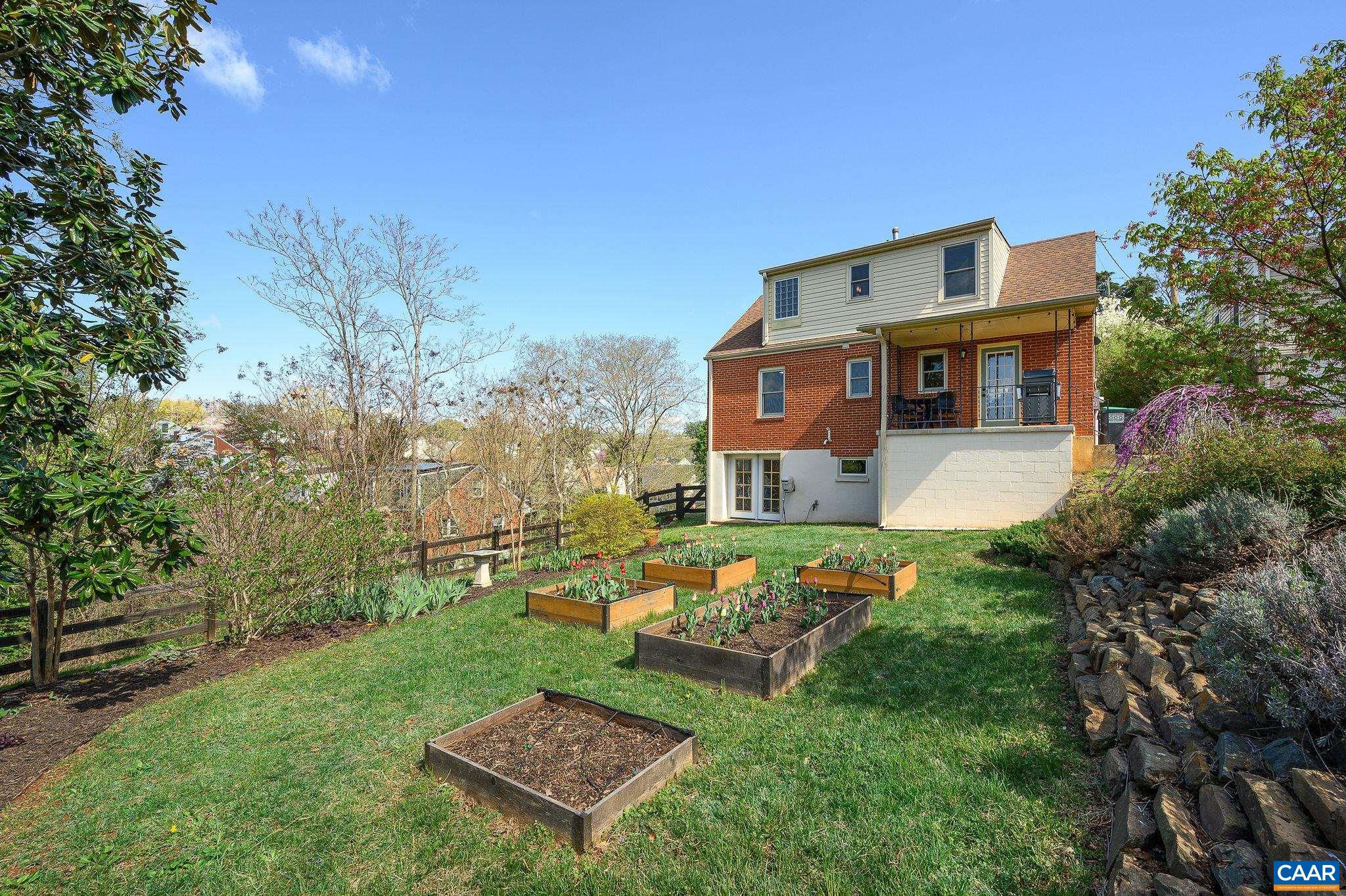 1000 DRUID AVE