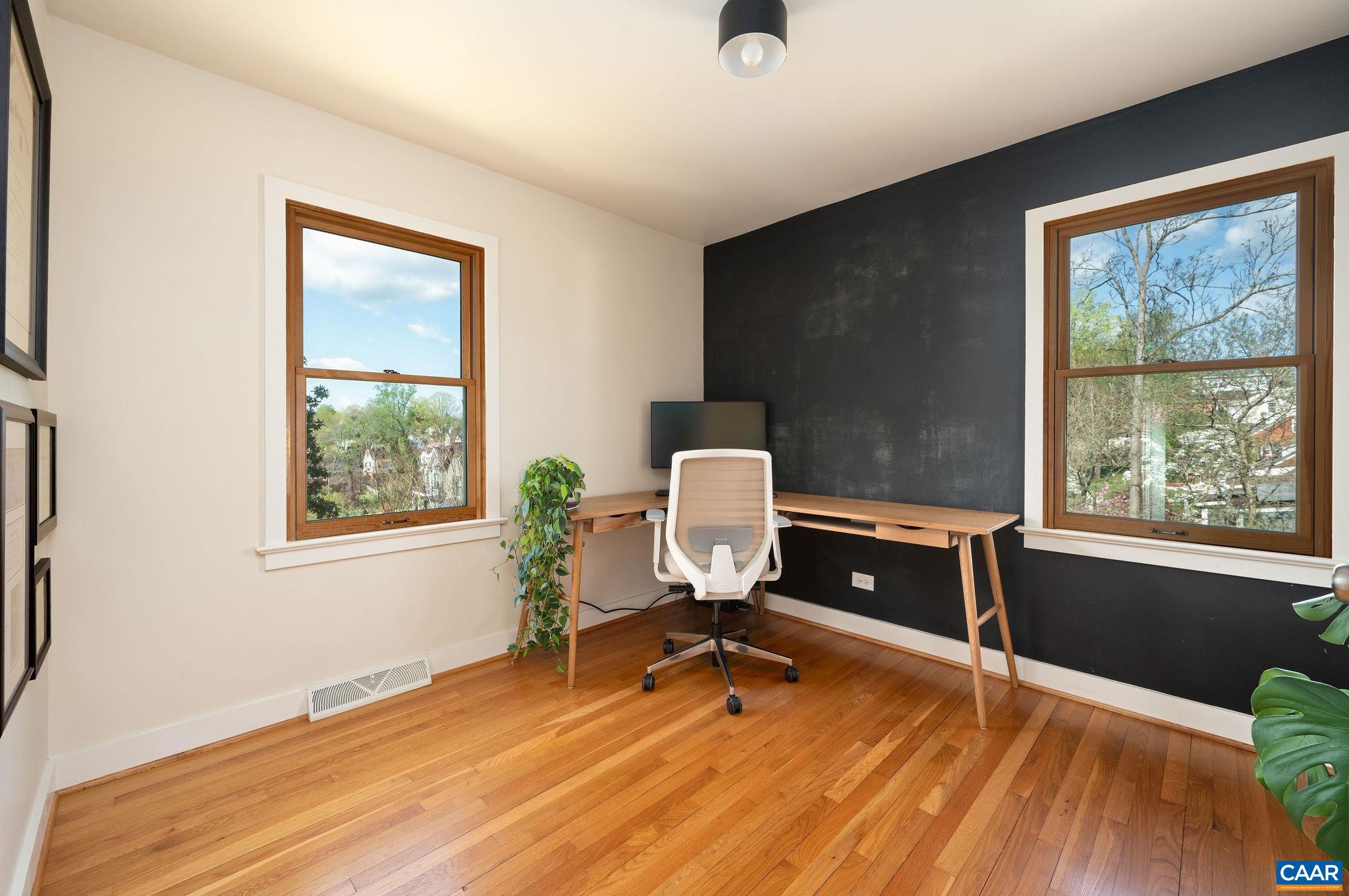 1000 DRUID AVE