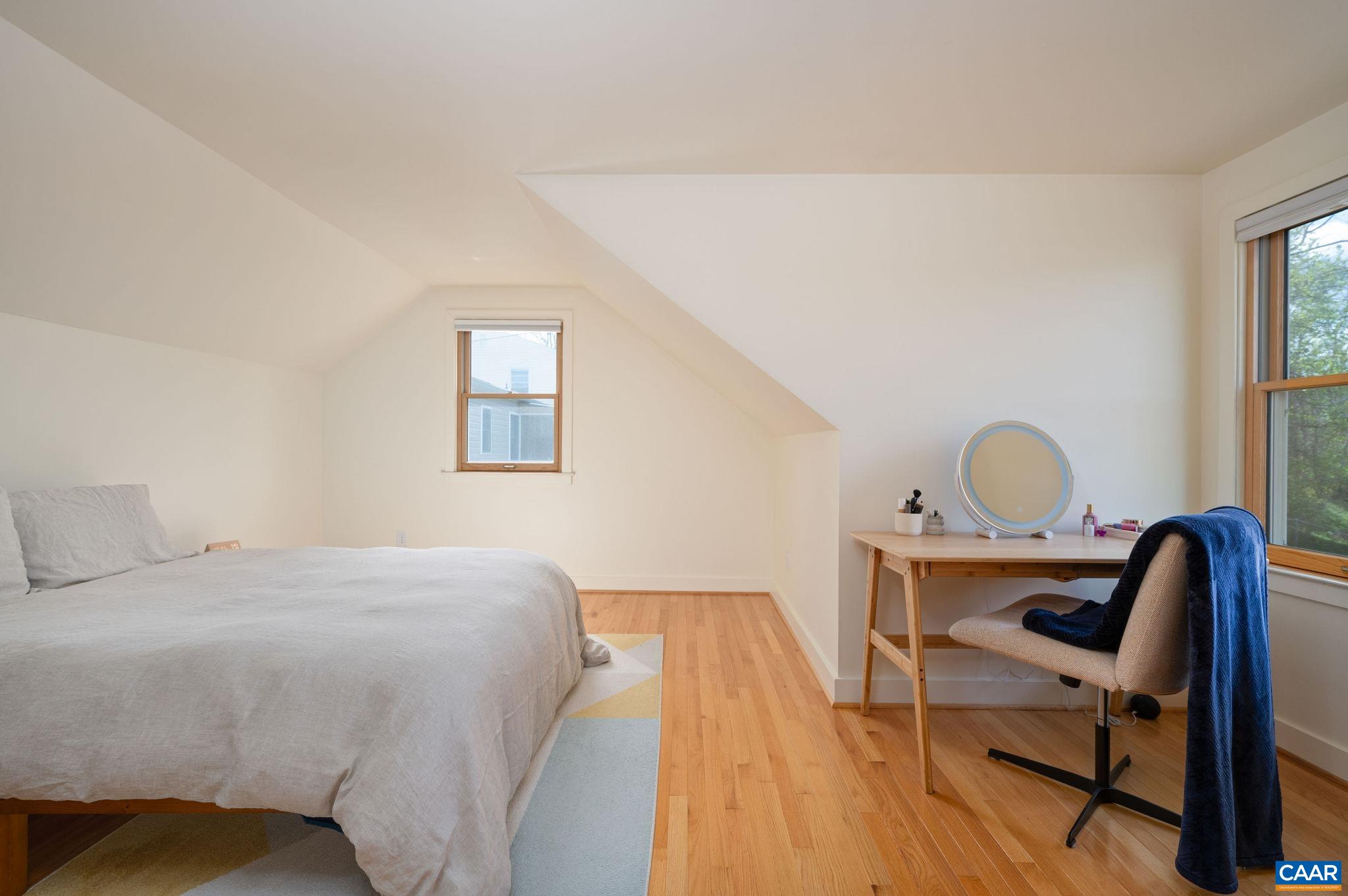 1000 DRUID AVE