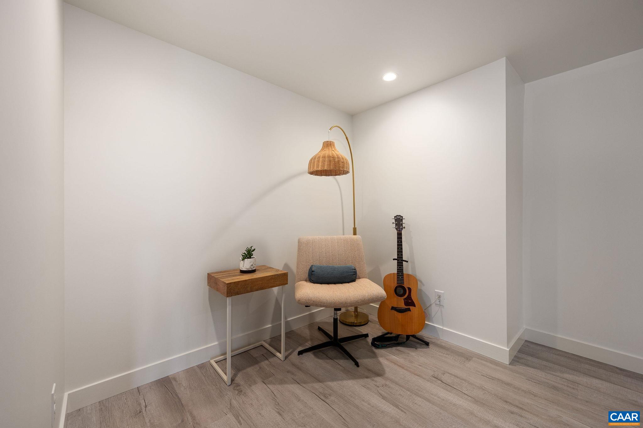 1000 DRUID AVE