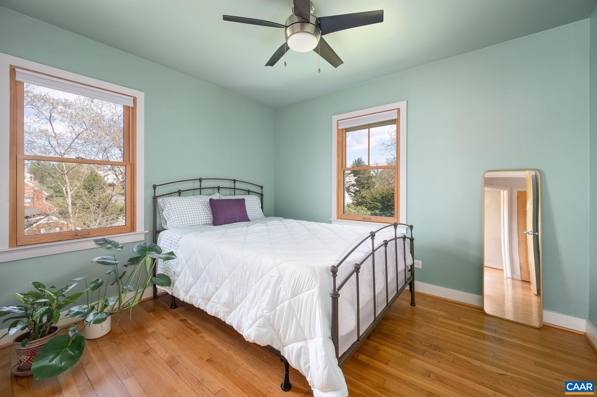 1000 DRUID AVE