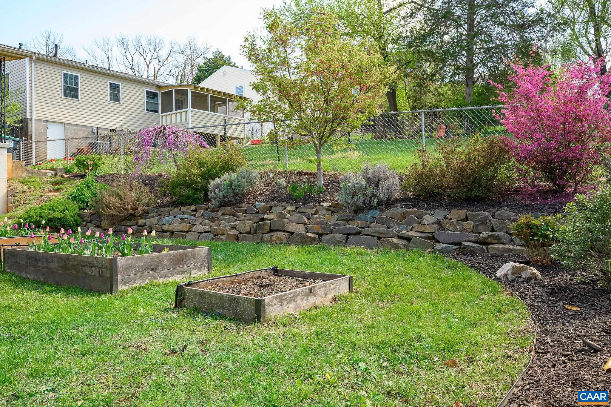 1000 DRUID AVE