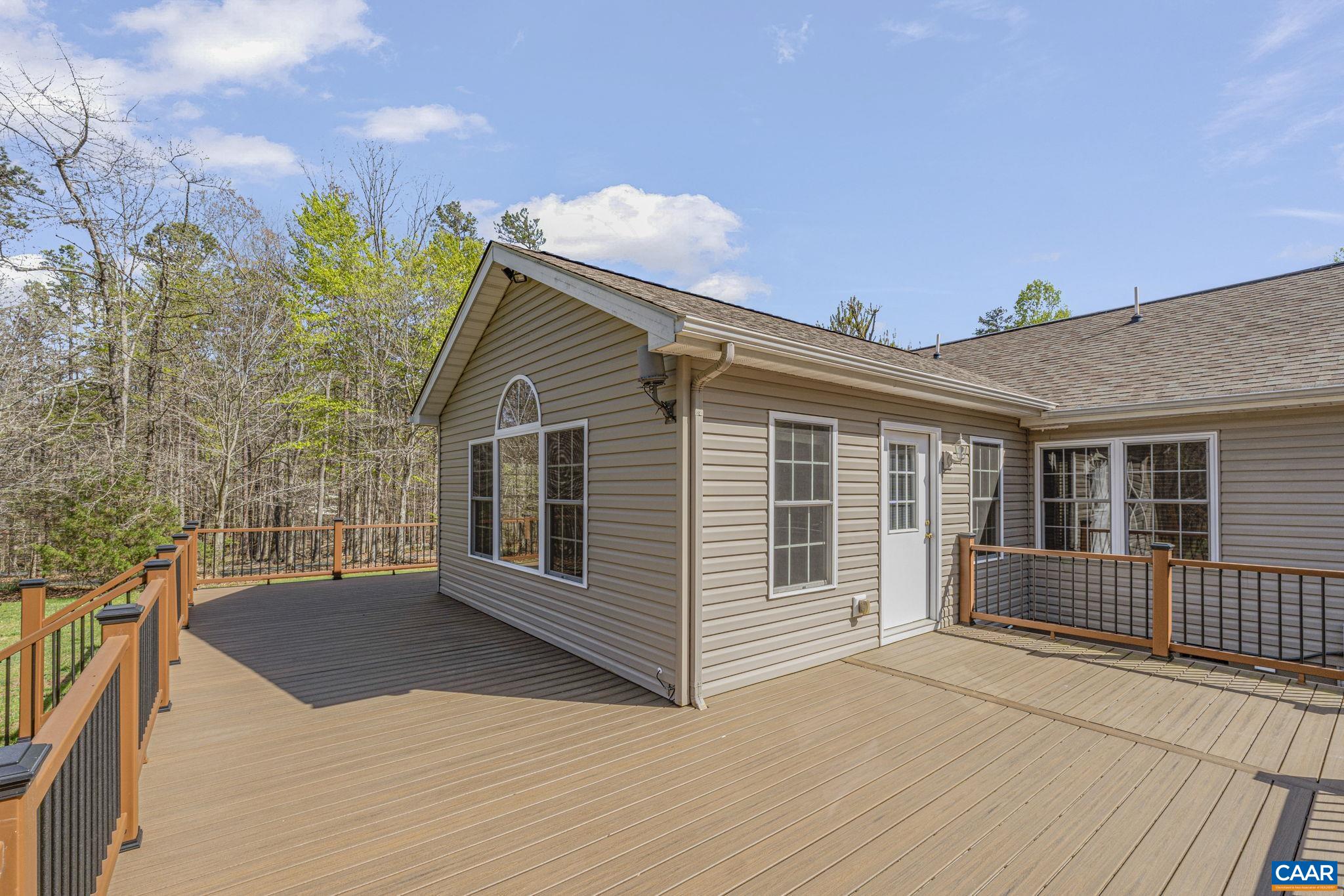 22 EVERGREEN LN
