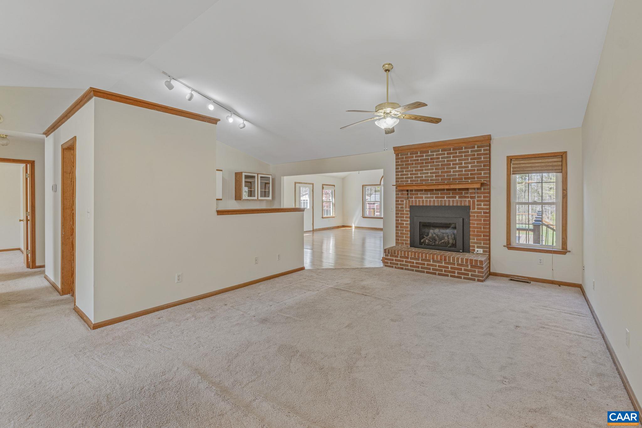 22 EVERGREEN LN