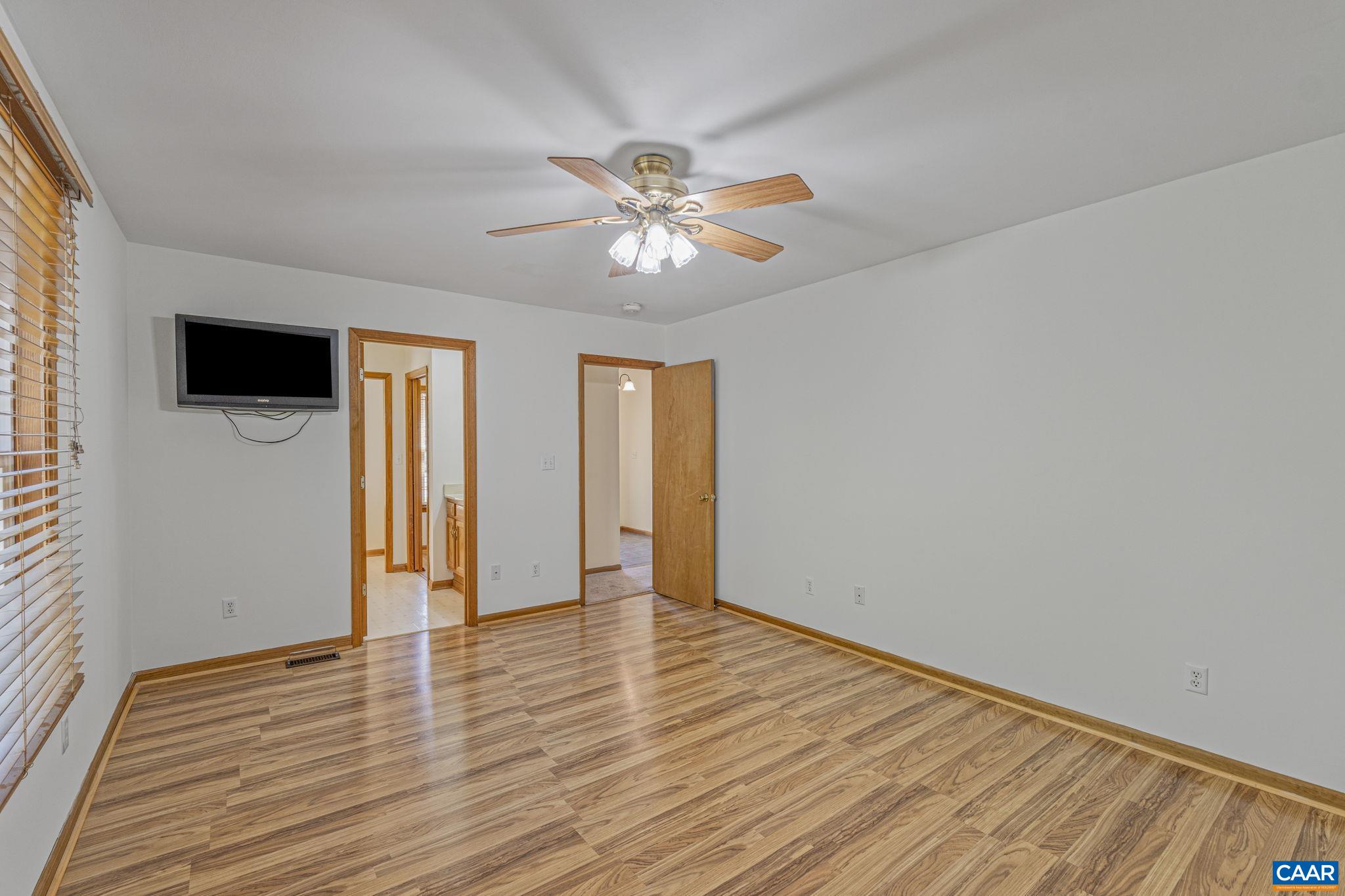22 EVERGREEN LN
