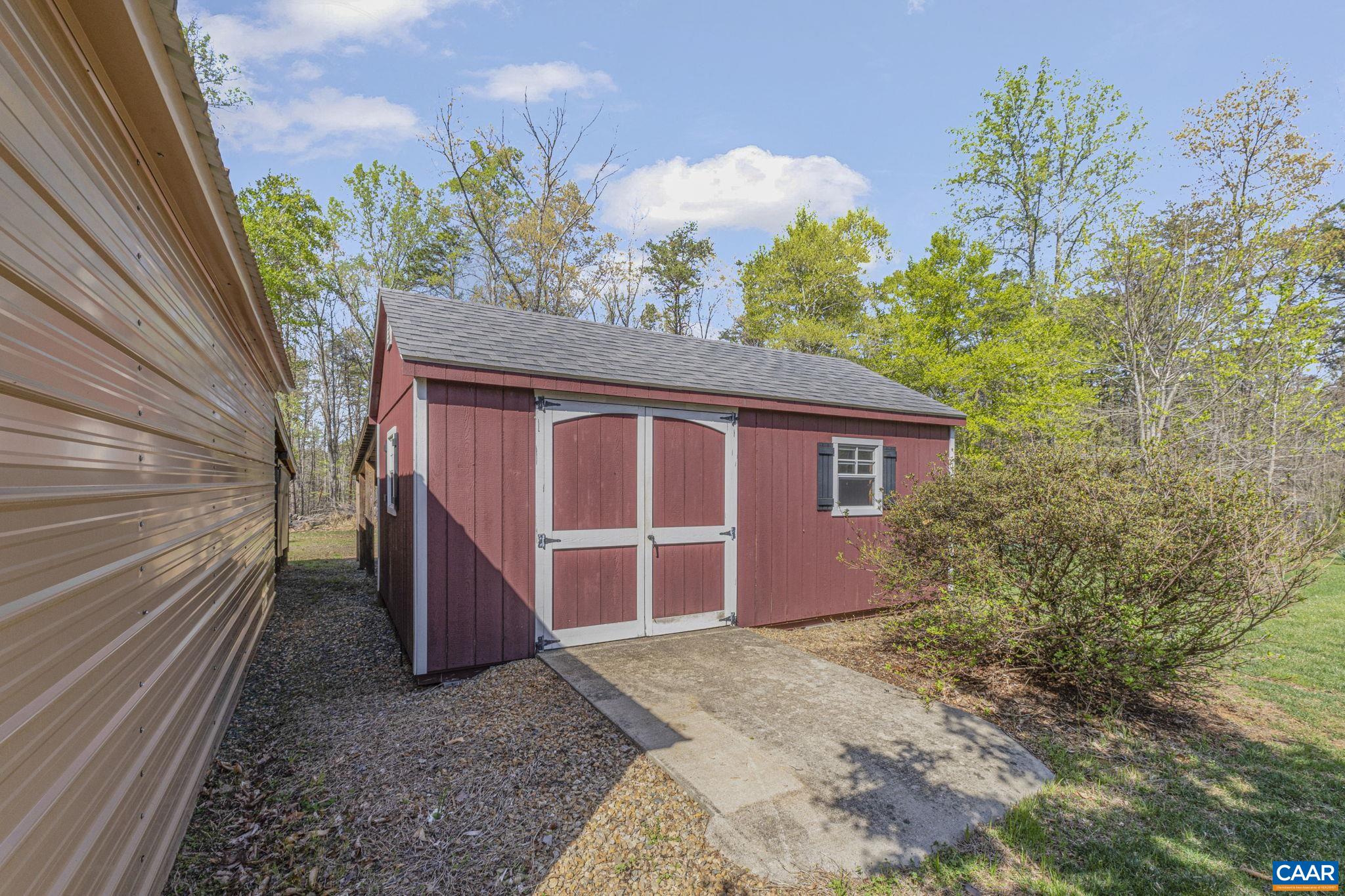 22 EVERGREEN LN