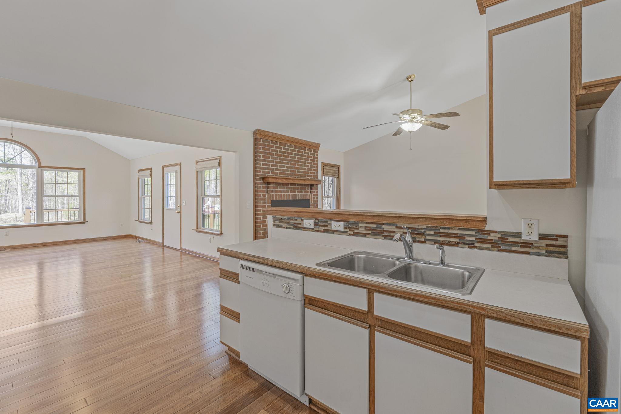 22 EVERGREEN LN