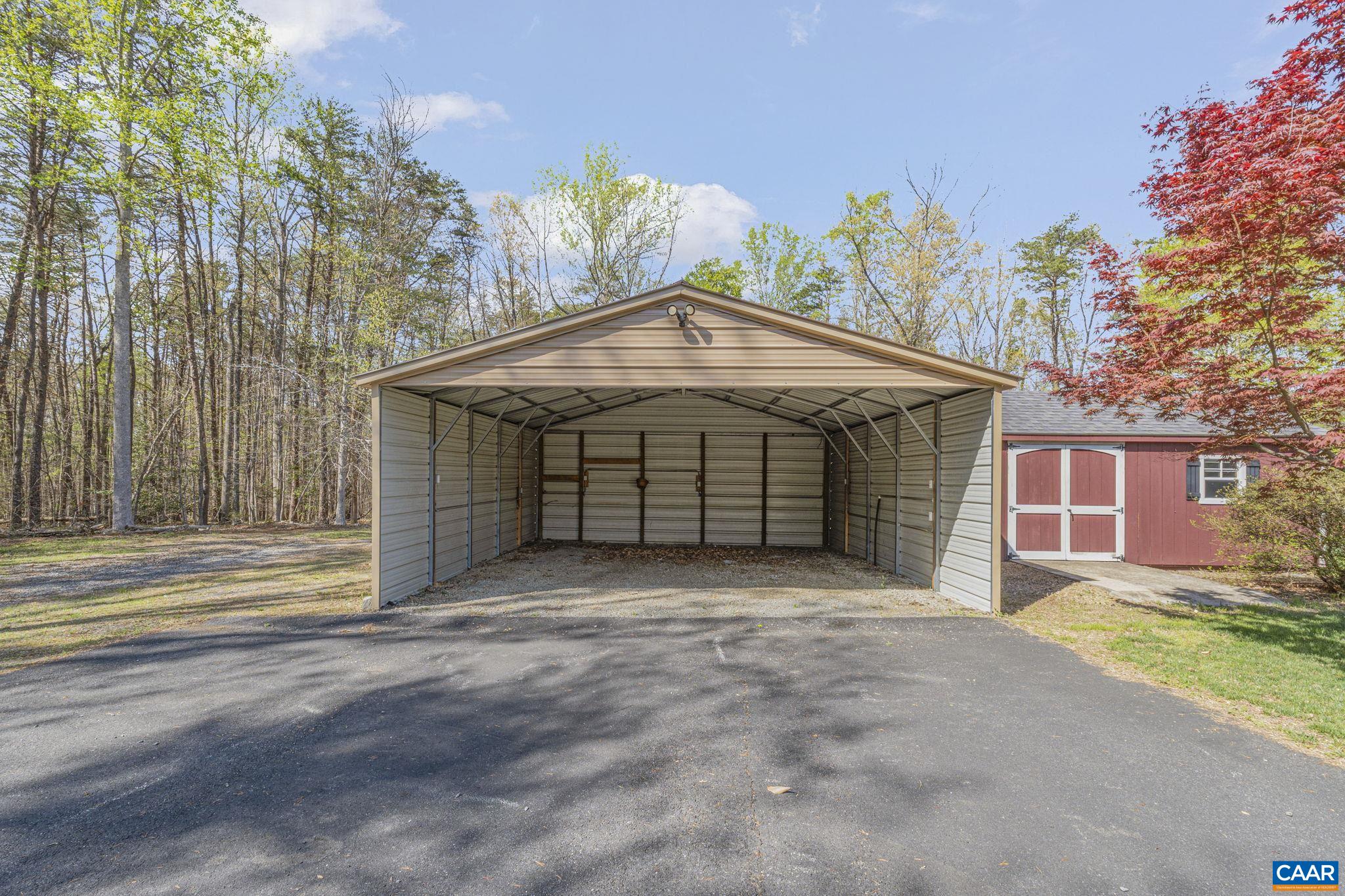 22 EVERGREEN LN