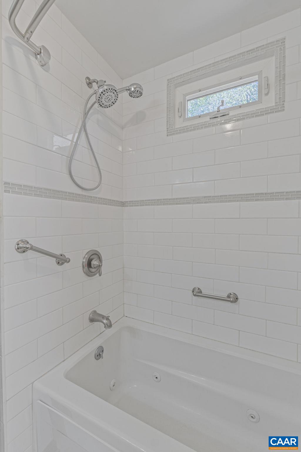 22 EVERGREEN LN