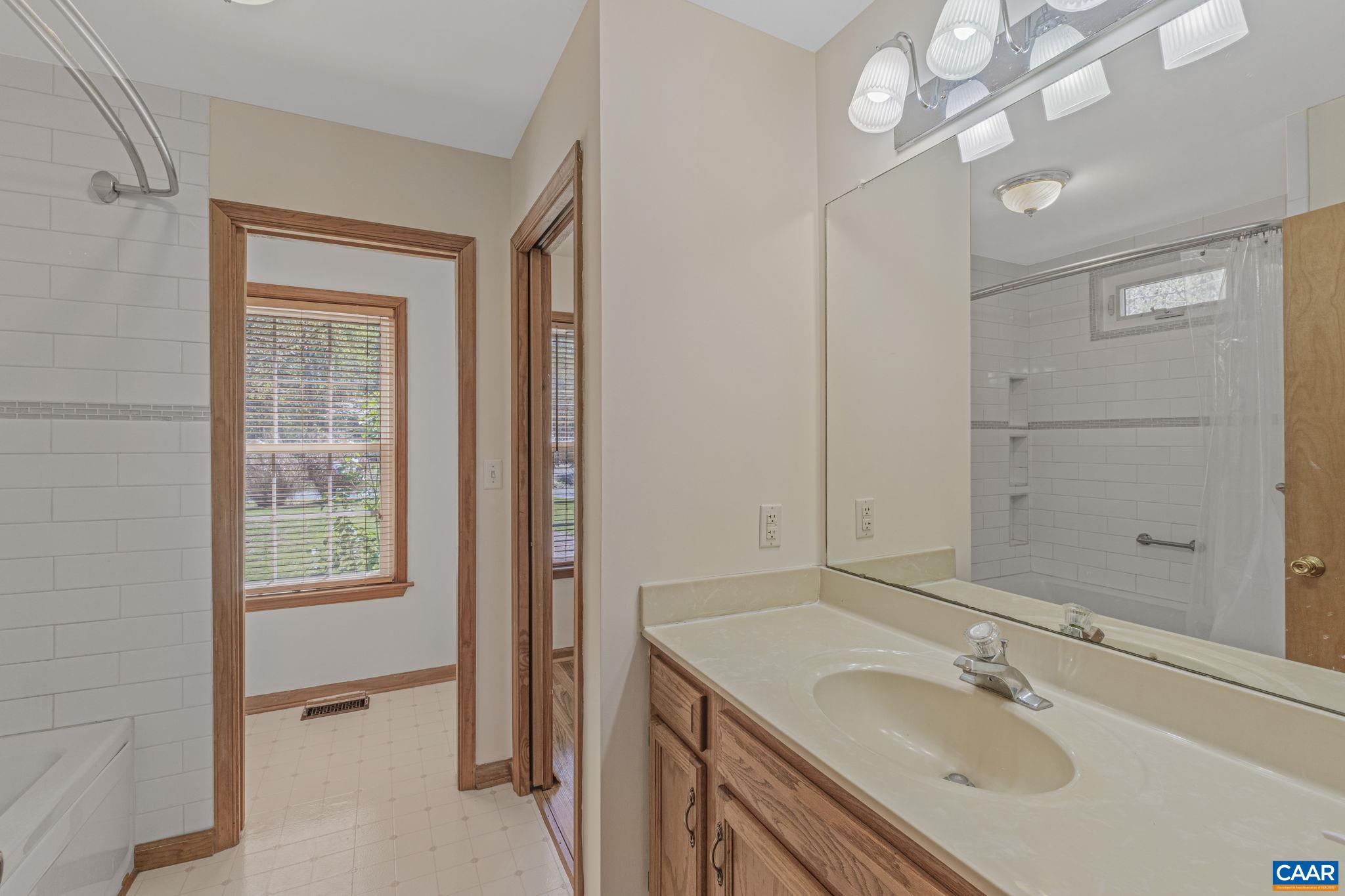 22 EVERGREEN LN