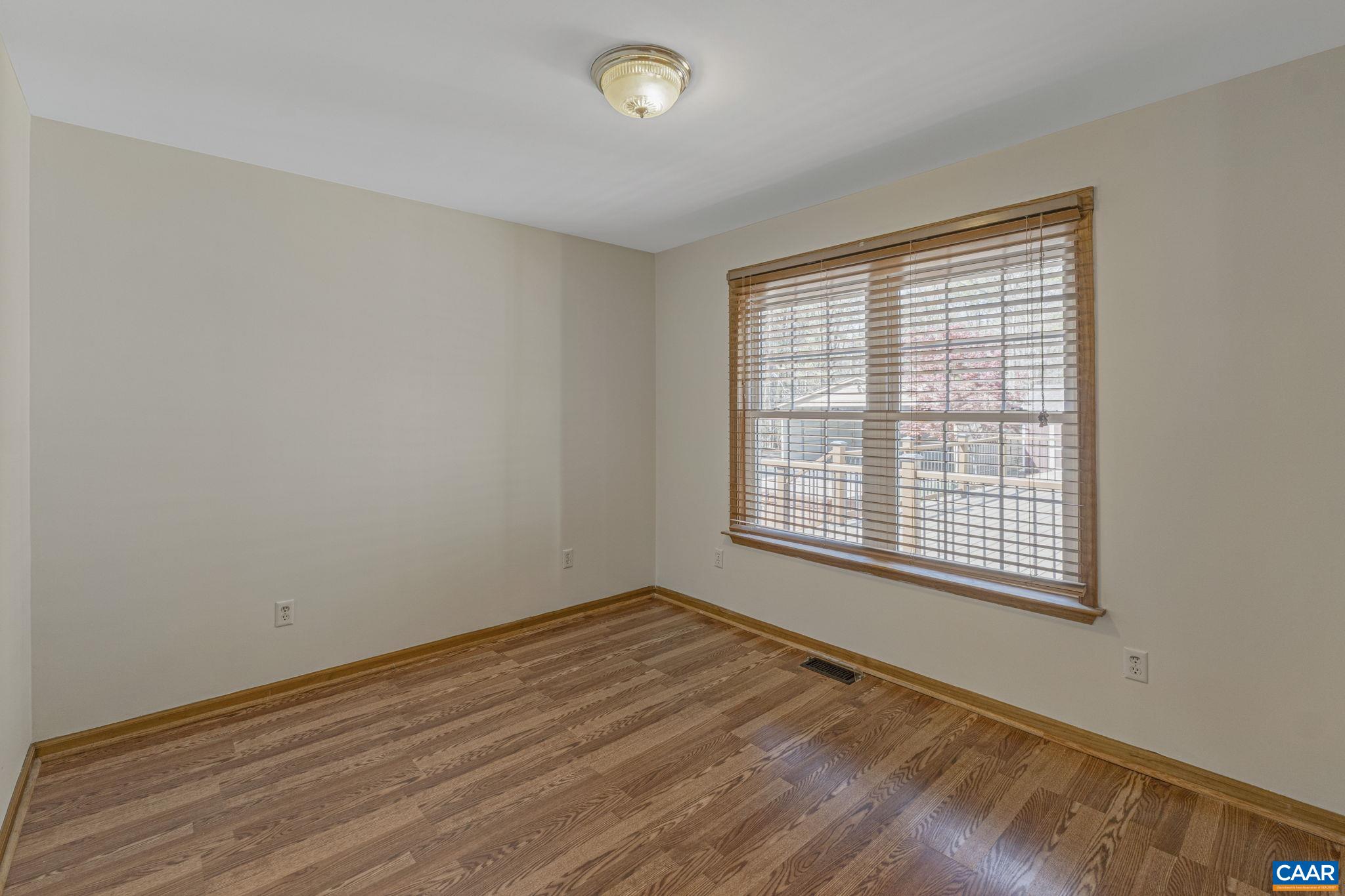 22 EVERGREEN LN