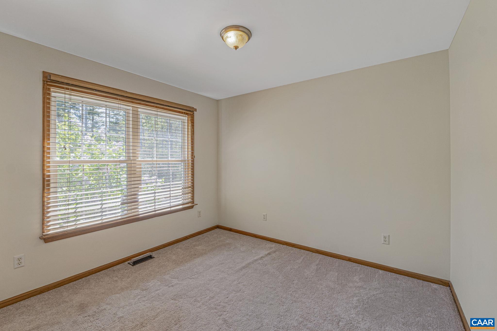 22 EVERGREEN LN