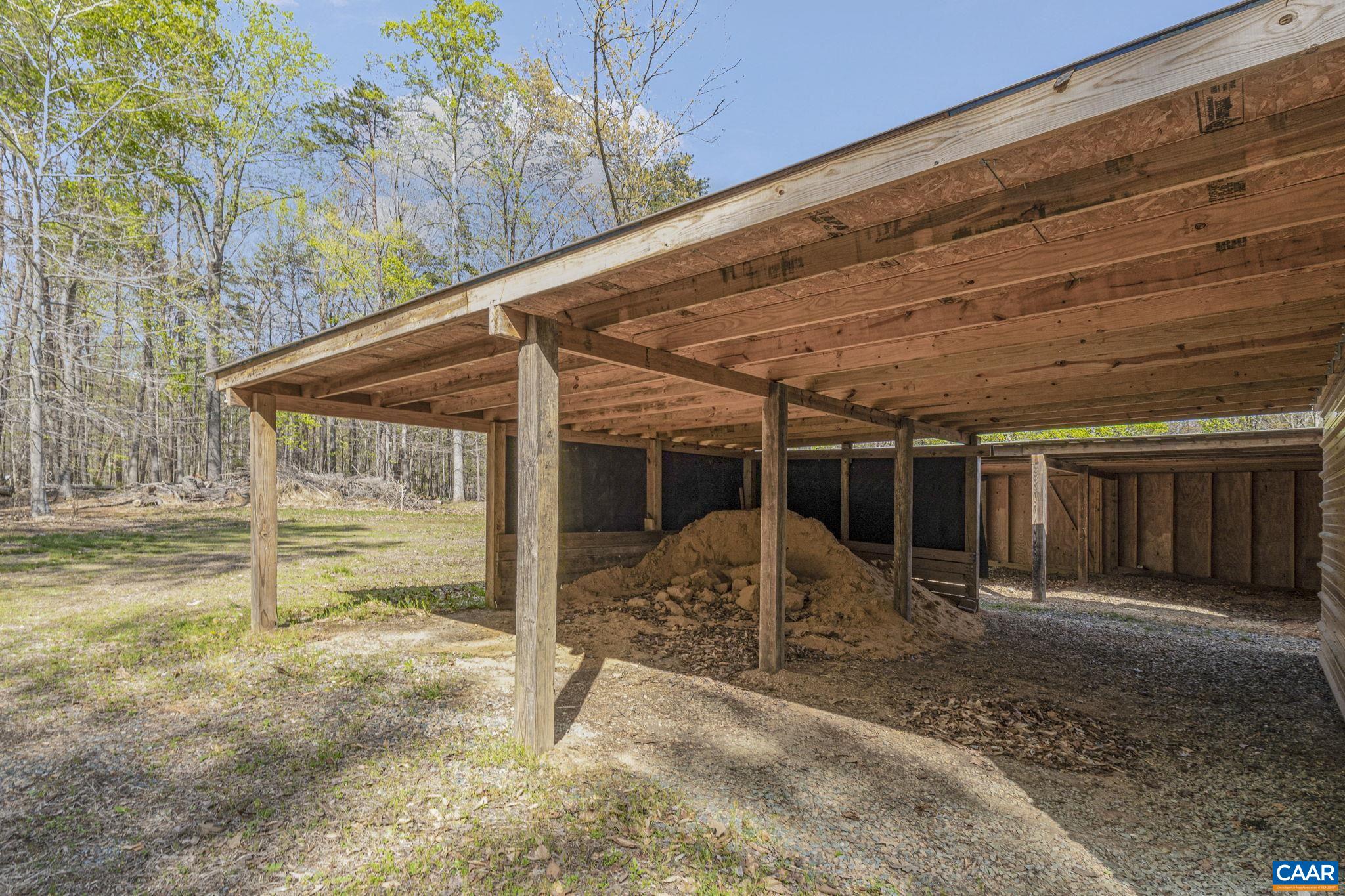 22 EVERGREEN LN