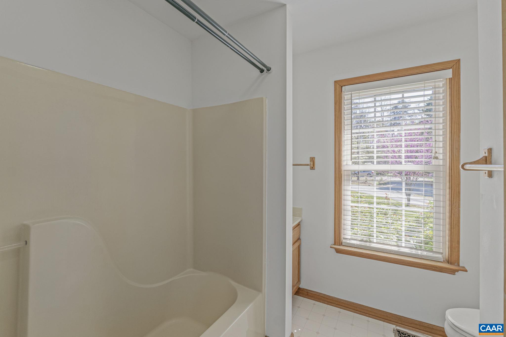 22 EVERGREEN LN
