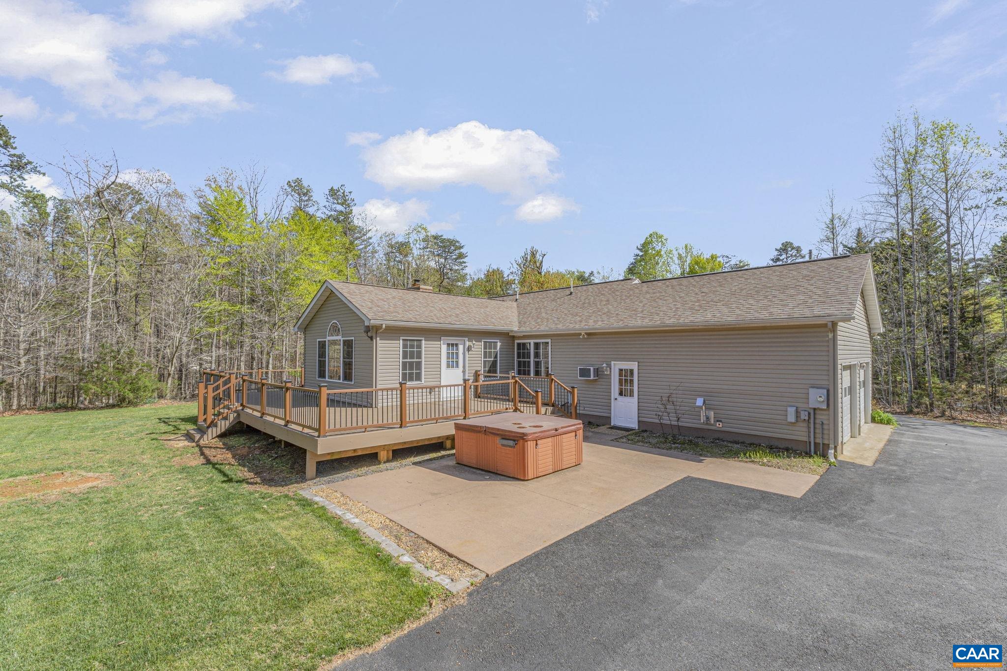 22 EVERGREEN LN