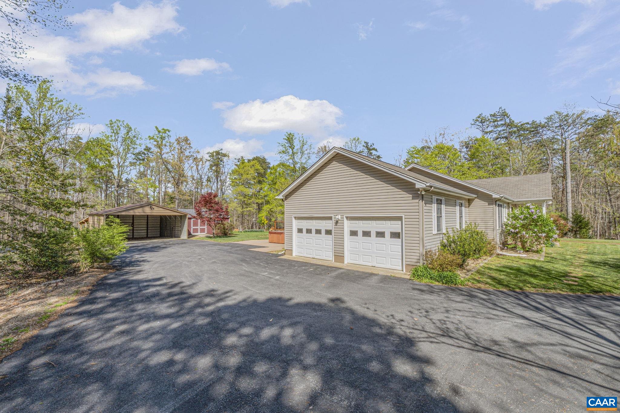 22 EVERGREEN LN