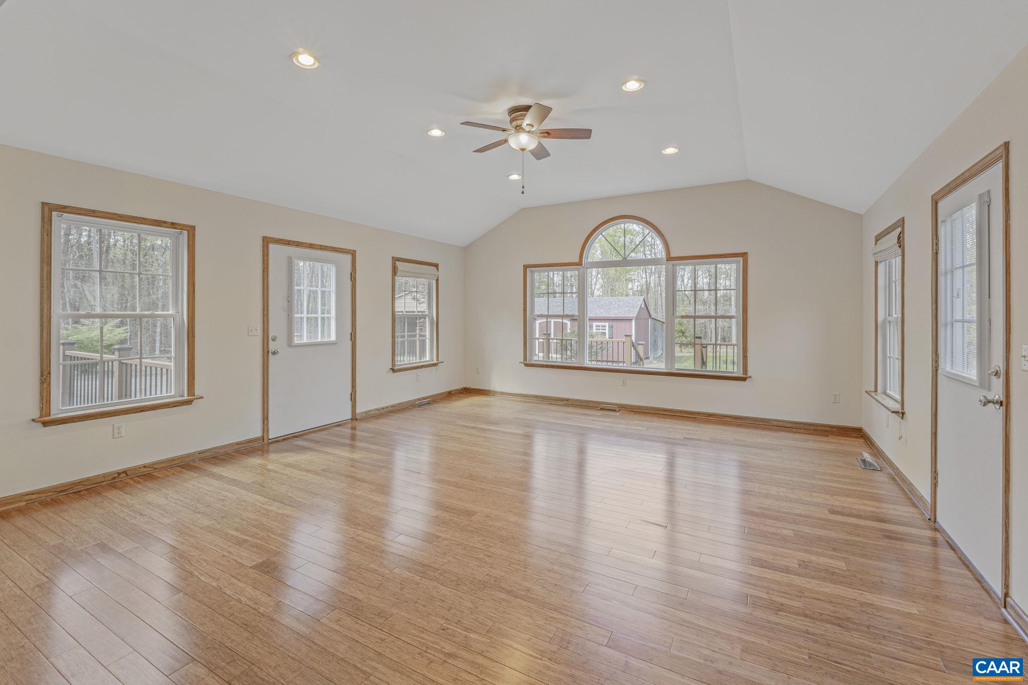 22 EVERGREEN LN