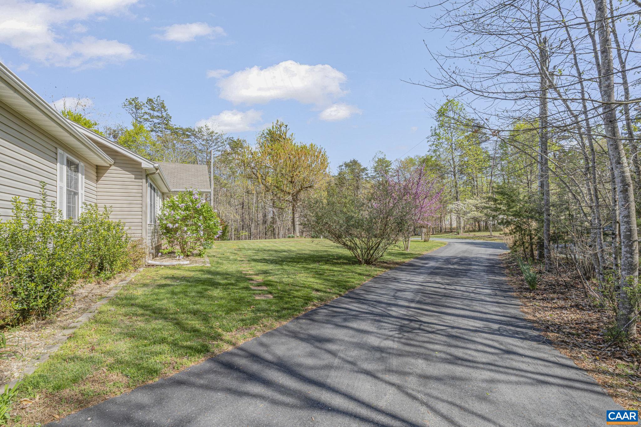 22 EVERGREEN LN