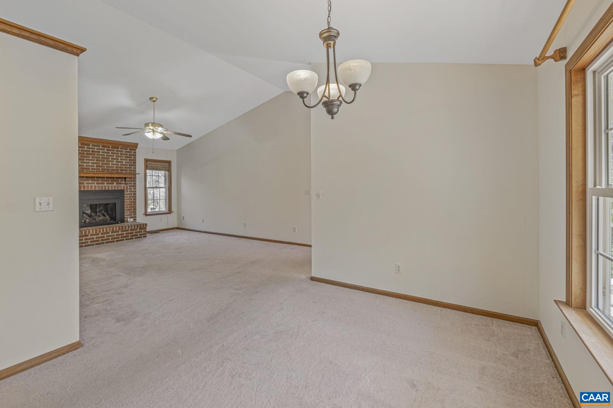 22 EVERGREEN LN