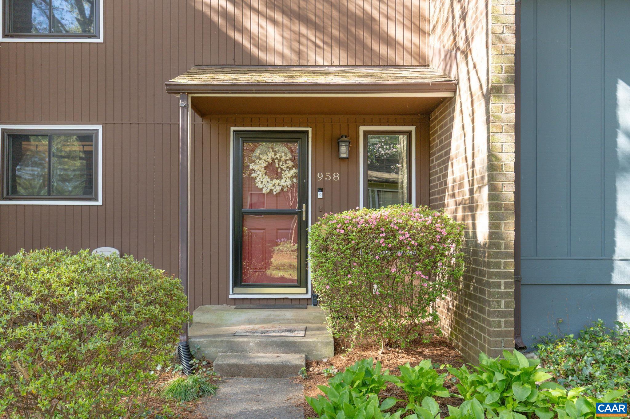 958 SUTTON CT