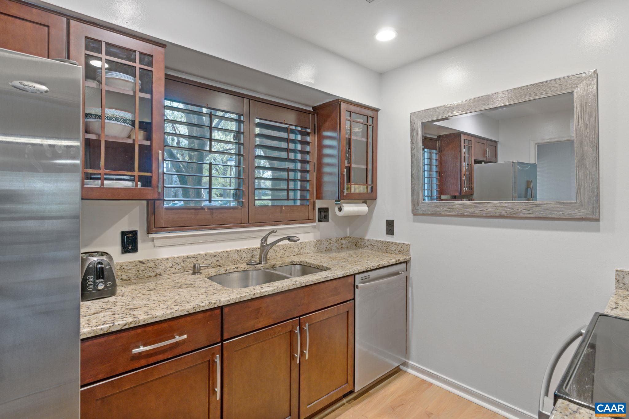 958 SUTTON CT