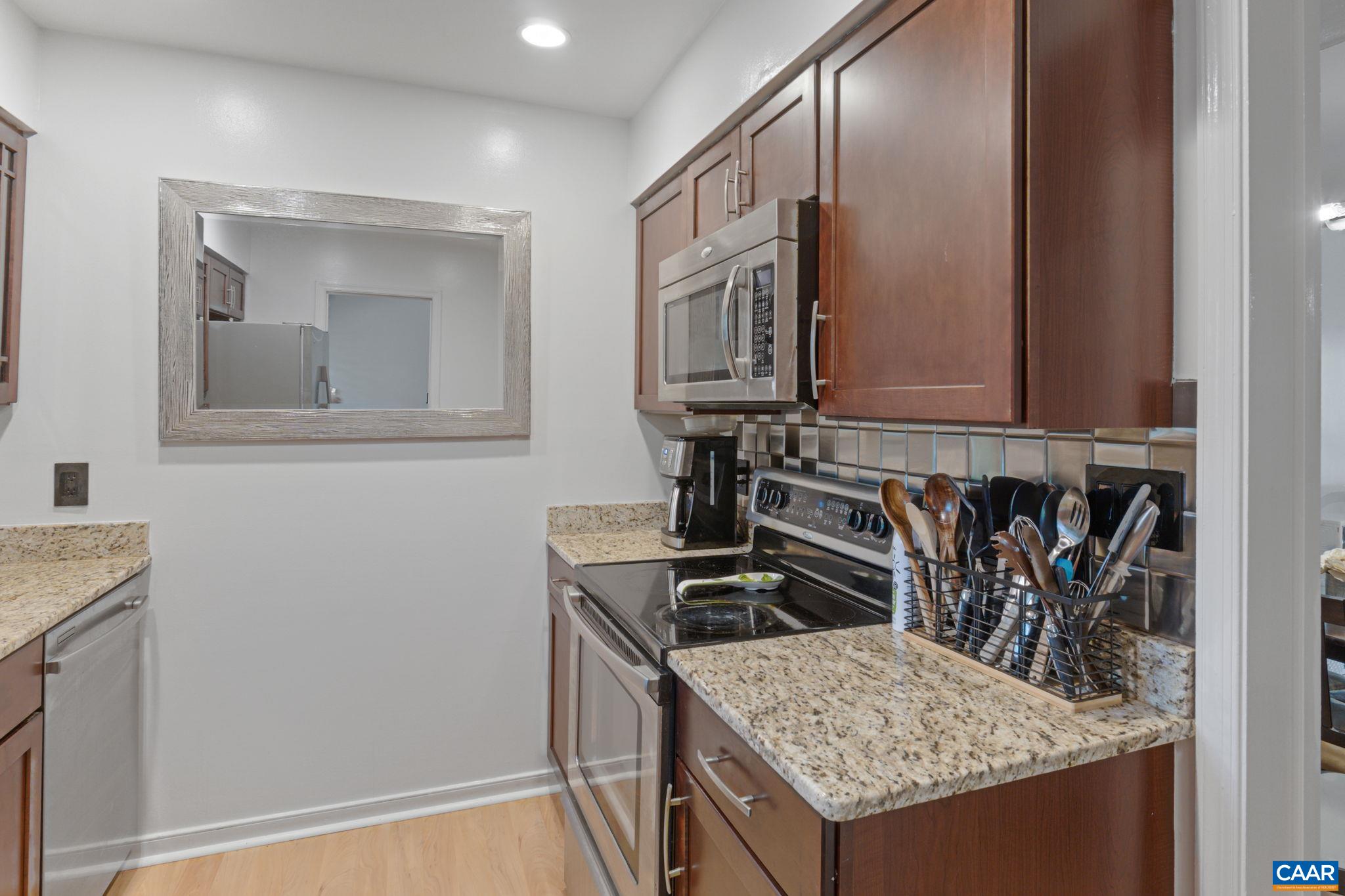 958 SUTTON CT